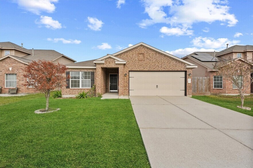 7010 Dahlia Rd in Baytown, TX - Building Photo