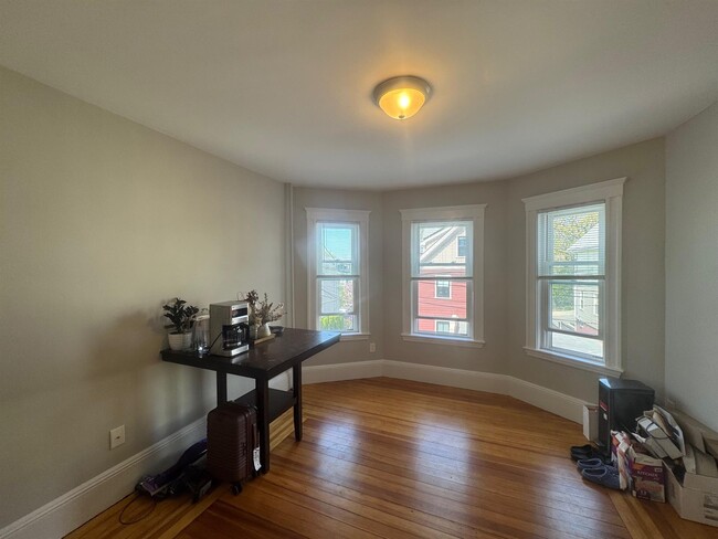 11 Belmont Sq, Unit #2 in Somerville, MA - Building Photo - Building Photo