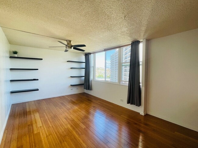 5210 Likini St in Honolulu, HI - Building Photo - Building Photo