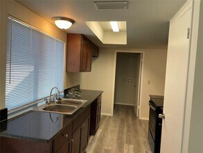 2921 Village Crest Cir in Garland, TX - Building Photo - Building Photo