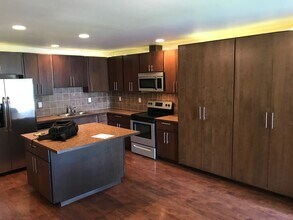 1220 W Bismark Ave in Spokane, WA - Foto de edificio - Building Photo