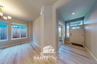 9727 9th Ave SE in Lacey, WA - Building Photo - Building Photo