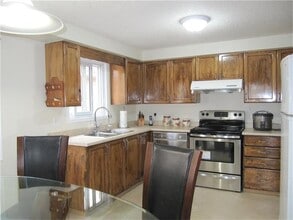 98 Mountain Laurel Cres in Kitchener, ON - Building Photo - Building Photo