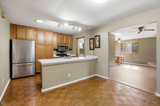 409 Kensington Dr in McHenry, IL - Building Photo - Building Photo