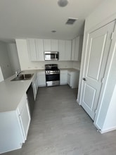 1311 Neria Lp in San Antonio, TX - Foto de edificio - Building Photo