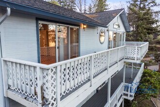 525 Ashland Loop Rd in Ashland, OR - Building Photo - Building Photo