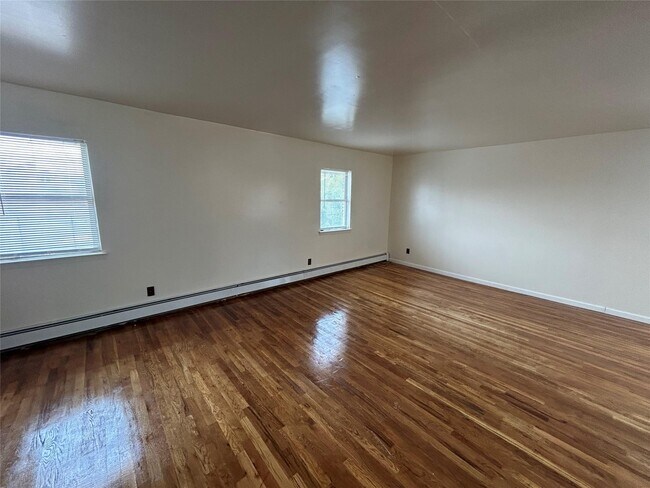 100-45 221st St in Queens, NY - Foto de edificio - Building Photo