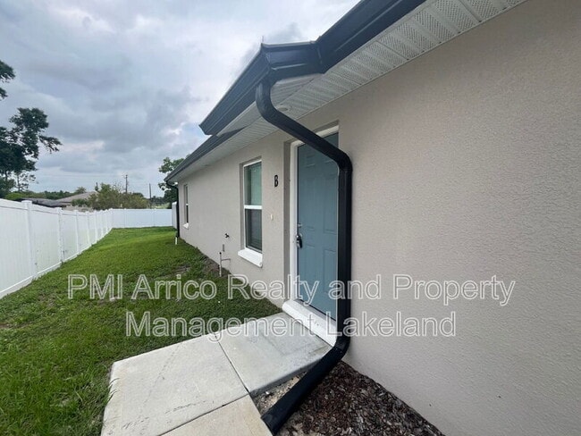 property at 640 E Grapefruit Ave