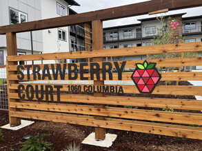 Strawberry Court in Marysville, WA - Foto de edificio - Building Photo