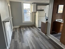 515 Walnut Ave, Unit 5 in Fairmont, WV - Building Photo