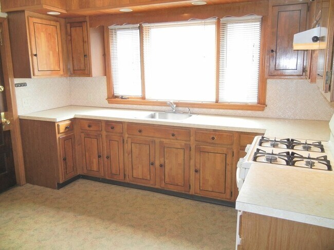 8 Pleasant St in Boston, MA - Building Photo - Building Photo