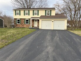 10 Echodale Ave in Baldwinsville, NY - Building Photo