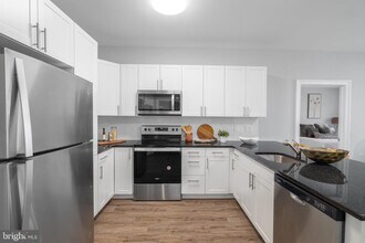 700 Citation Ln in Cherry Hill Township, NJ - Foto de edificio - Building Photo