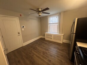 804 N 16th St, Unit 3 in Philadelphia, PA - Building Photo - Building Photo