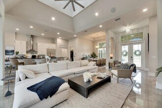 706 Manns Harbor Dr in Apollo Beach, FL - Building Photo - Building Photo