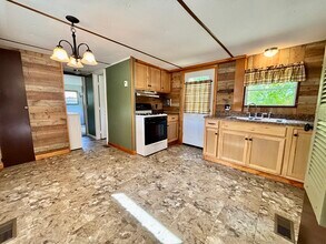 27 Lynnbrook Ave in Taunton, MA - Building Photo - Building Photo