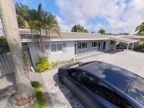 5942 NE 17th Rd in Fort Lauderdale, FL - Building Photo - Building Photo