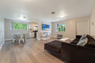 6198 SW 63rd St in South Miami, FL - Building Photo - Building Photo