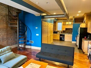 1714-2 Sarah St, Unit Apt. 2 in Pittsburgh, PA - Foto de edificio - Building Photo