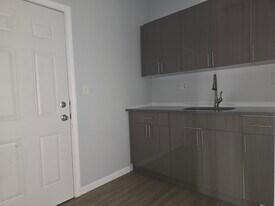 31 Whittier St in Bridgeport, CT - Building Photo