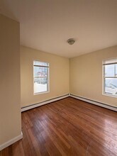 71 Winchester St, Unit 1 in Medford, MA - Foto de edificio - Building Photo