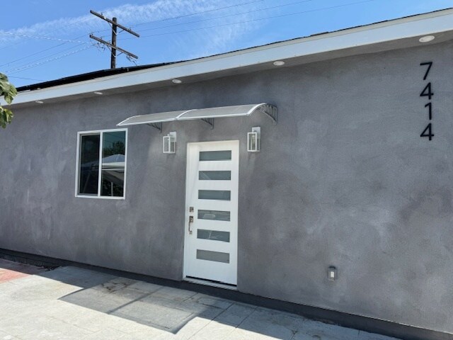 7414 Cleon Ave in Los Angeles, CA - Building Photo