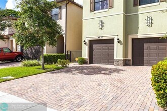4851 NW 57th Ct in Tamarac, FL - Building Photo - Building Photo