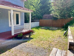 321 W 4th St in Cle Elum, WA - Building Photo - Building Photo