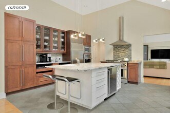 55 White Oak Ln in Westhampton Beach, NY - Building Photo - Building Photo