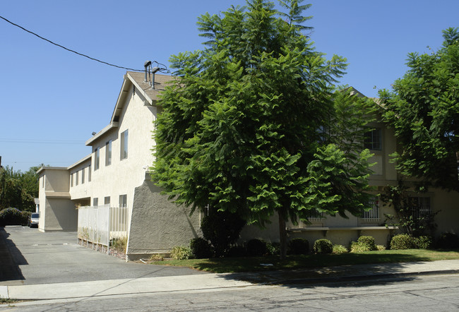 323 San Marcos St in San Gabriel, CA - Foto de edificio - Building Photo