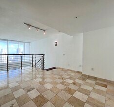 41 SE 5th St, Unit 2211 in Miami, FL - Foto de edificio - Building Photo