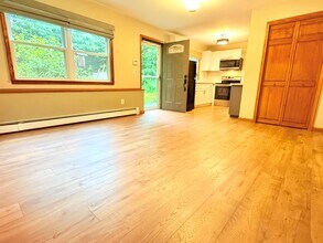 23 Van Dam Rd in Hyde Park, NY - Building Photo - Building Photo