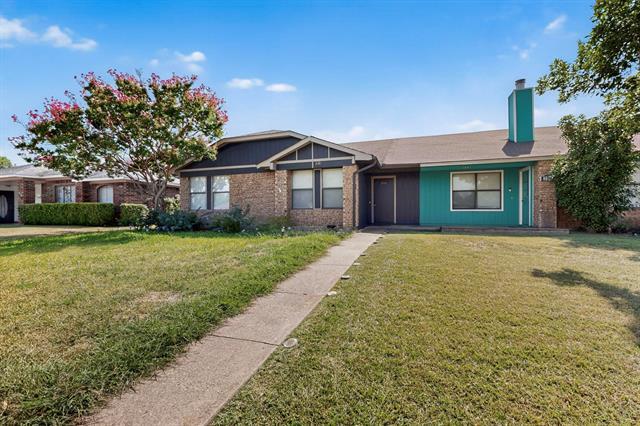 310 E Amberway Ln in Garland, TX - Building Photo