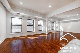 2500 W Chicago Ave in Chicago, IL - Foto de edificio - Building Photo