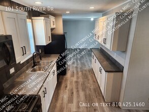 101 S River Dr in Village of Clarkston, MI - Building Photo - Building Photo