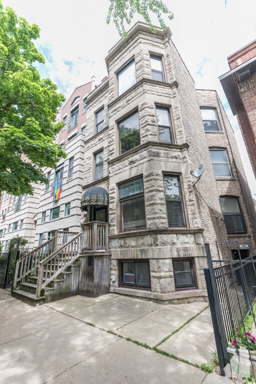 854 W Buckingham Pl, Unit 2R in Chicago, IL - Building Photo - Building Photo