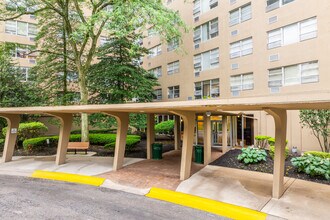 Radnor House in Bryn Mawr, PA - Building Photo - Building Photo