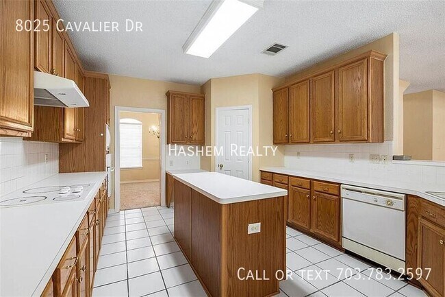 8025 Cavalier Dr in Plano, TX - Building Photo - Building Photo