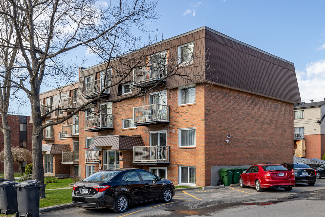 935 du Tricentenaire in Montréal, QC - Building Photo