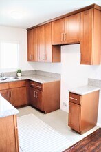 Fulton Apartments in Van Nuys, CA - Foto de edificio - Building Photo
