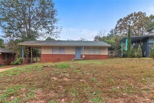 415 Forest Hills Dr in Montgomery, AL - Building Photo