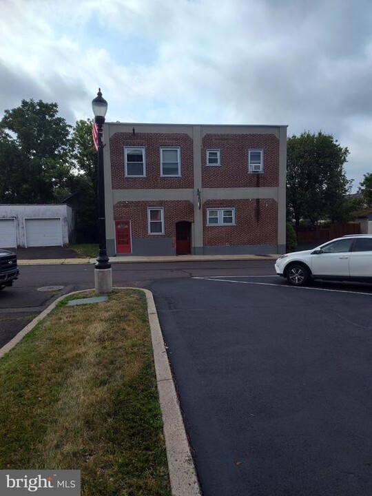 15 S 6th St in Perkasie, PA - Building Photo