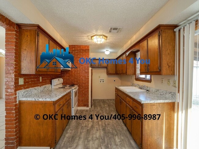 2004 NW 15th St in Oklahoma City, OK - Building Photo - Building Photo