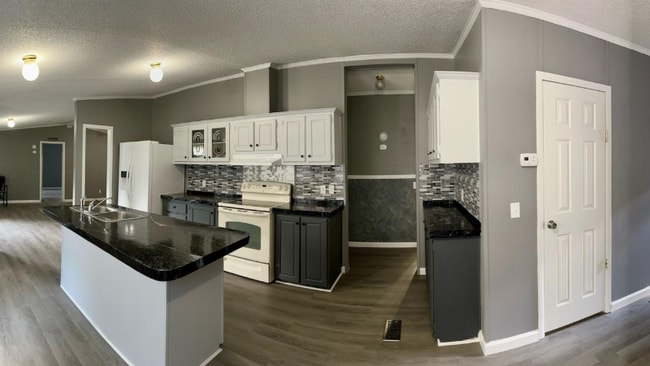 2325 Snow Creek Rd in Bakersville, NC - Building Photo - Building Photo