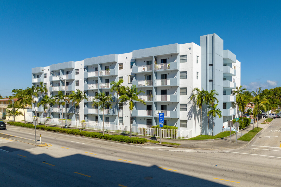 2575 SW 27th Ave in Miami, FL - Foto de edificio