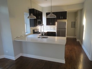 2021 N Campbell Ave in Chicago, IL - Foto de edificio - Interior Photo
