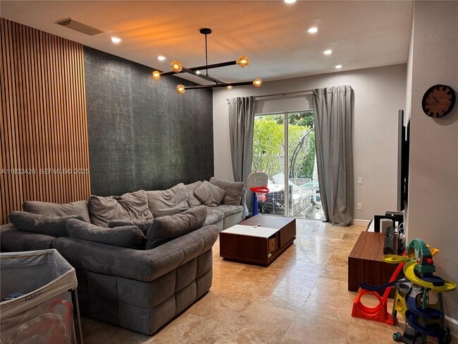 876 Spinnaker Dr in Hollywood, FL - Building Photo - Building Photo