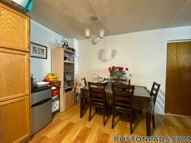 175 Adams St in Newton, MA - Building Photo