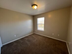 16318 Holy Cross Ln in St. Robert, MO - Building Photo - Building Photo