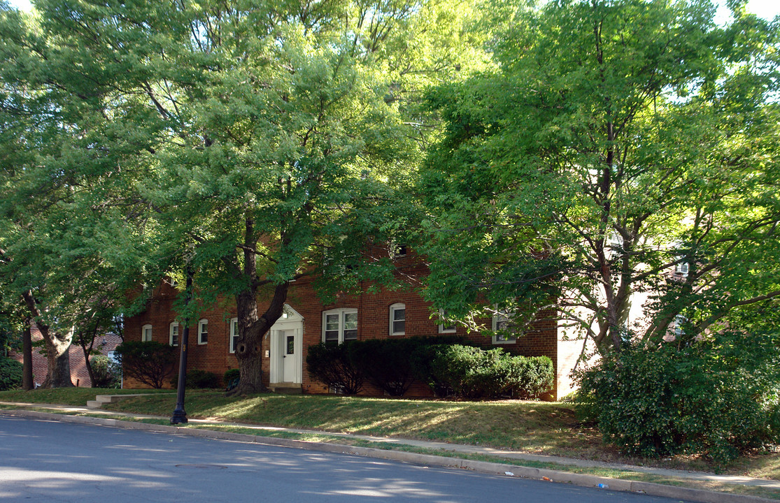 1217 N Kensington St in Arlington, VA - Building Photo